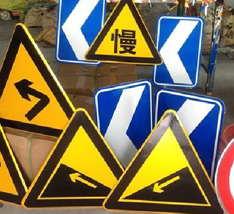 华阴标识标牌中颜色的确定是很重要的。