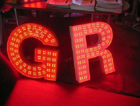 华阴LED发光字常见的安装误区。